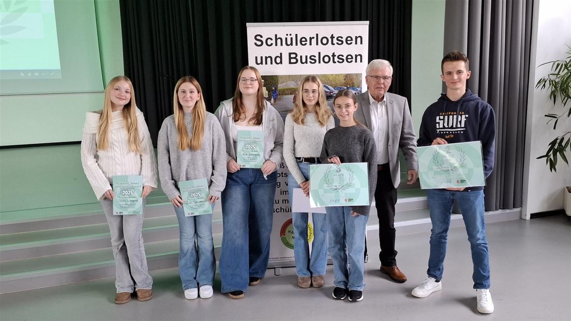 Greta Wiegand: Erste von links